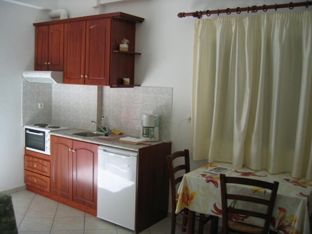 Nikas Villa Orange Apartments Parga Room photo